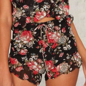 Night walker floral print shorts size small